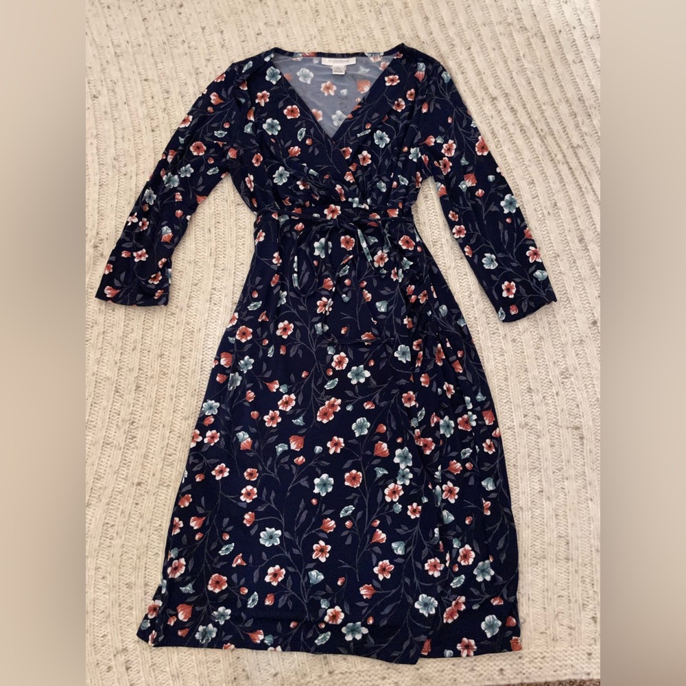 2/$30 Motherhood Maternity navy floral faux wrap style v-neck dress, size small